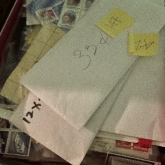 Extensive Stamp Collection includes binders - Picture 13 of 15